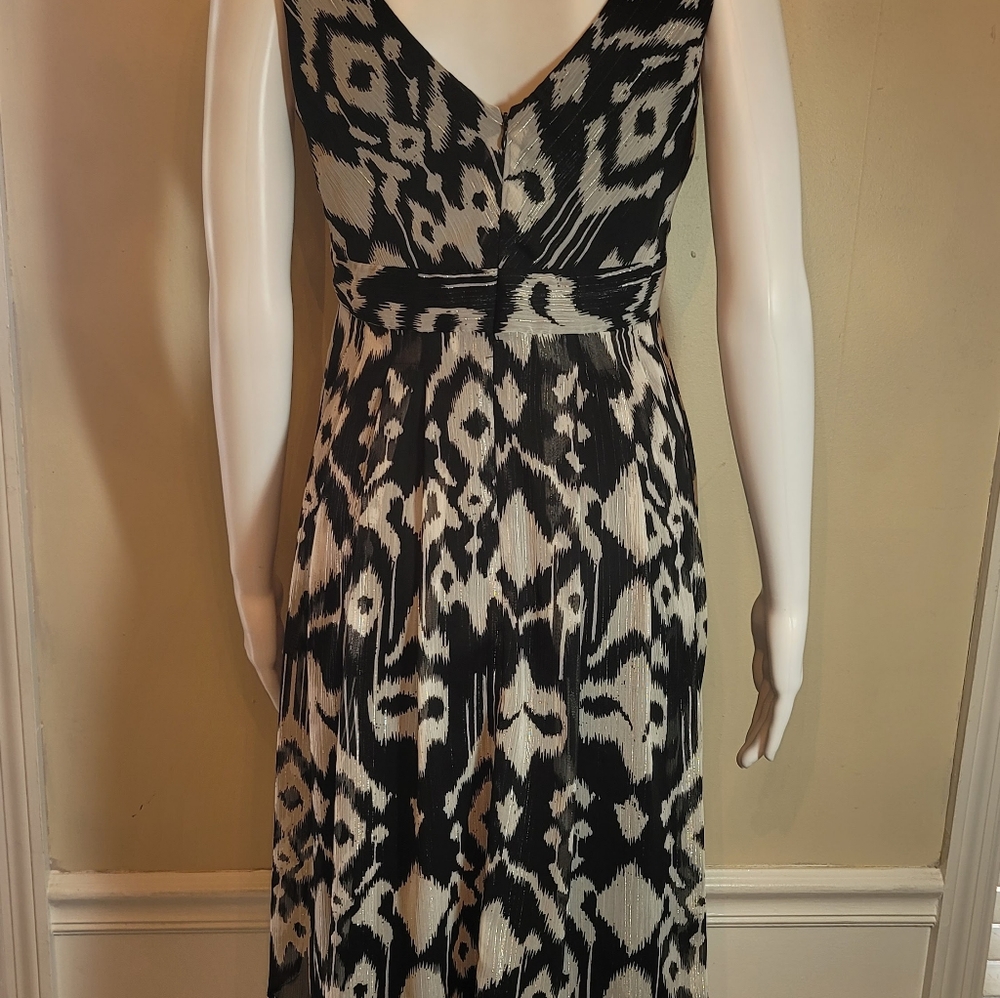 BLACK/WHITE PRINT SLEEVELESS DRESS by R&M RICHARDS, SZ 6P